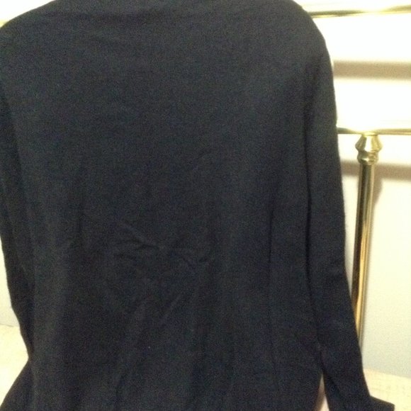 Blk sweater - Picture 3 of 3